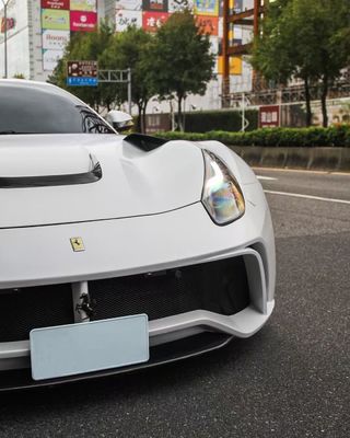 Ferrari F12 Kohlenstofffaserkörper Kit F12 Novitec N-largo-Stil Vorder- und Rückstoßstange Radbogen F12 Vorderlip Diffusor Spoiler