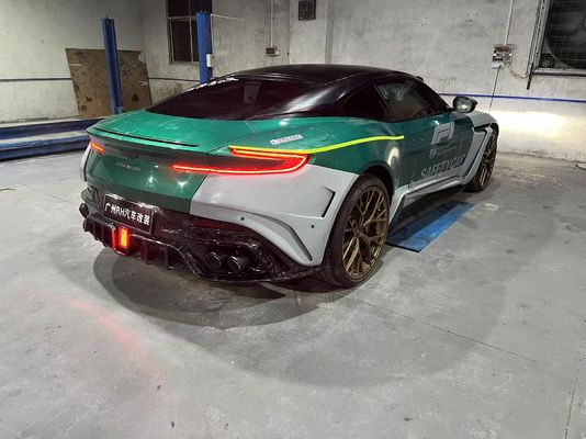Aston Martin DB11 Carbon Fiber Body Kit DB11 Mansory-Stil Vorder- und Hinterstoß-Sparruff-Seitenrock-Schutzflügel-Hauben-Spoiler