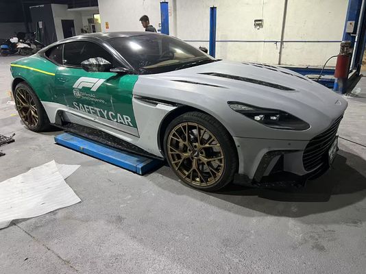 Aston Martin DB11 Carbon Fiber Body Kit DB11 Mansory-Stil Vorder- und Hinterstoß-Sparruff-Seitenrock-Schutzflügel-Hauben-Spoiler