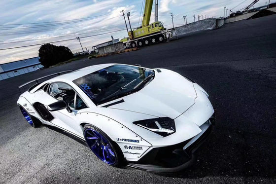 Für Lamborghini Aventador LP700 Kohlenstofffaser-Körper-Kit LP700 Upgraded LB-Stil Side Skirt Spoiler Radbogen
