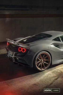 Novit Style Kohlenstofffaserkörper für den Ferrari F8 Kohlenstofffaserkörper Front Schaufel Rücken Diffusor Spoiler