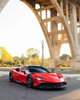 Für Ferrari SF90 Kohlenstofffaserkörper-Kit SF90 Upgrade RYFT-Stil Sprung nach unten Front Lippendiffuser Spoiler-Körper-Kit