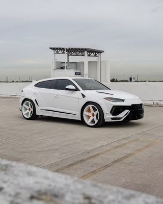 Lamborghini URUS Carbon Body Kit NT Stil Vorderlip Diffuser Spoiler kundenspezifische Breitkörperkits