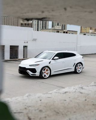 Lamborghini URUS Carbon Body Kit NT Stil Vorderlip Diffuser Spoiler kundenspezifische Breitkörperkits