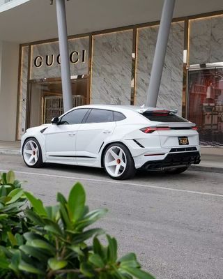 Lamborghini URUS Carbon Body Kit NT Stil Vorderlip Diffuser Spoiler kundenspezifische Breitkörperkits