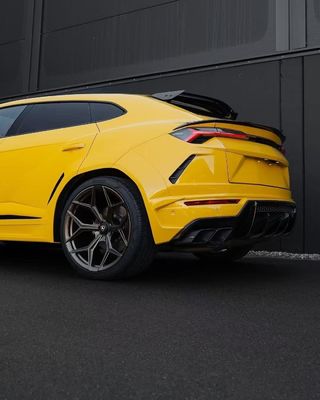 Gelb Lamborghini Urus Body Kit Kohlenstofffaser Vorderlip Luxus-Auto Diffuser Weitkörper-Kit