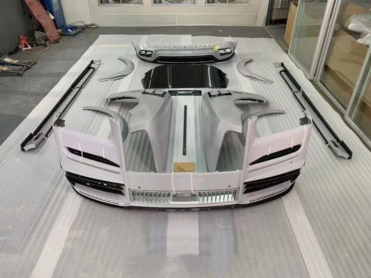 FRP-Kustom-Breitkörper-Kits Rolls Royce Cullinan Stoßfänger-Motorspoiler Breitkörper-Kit