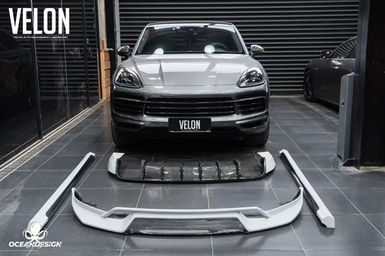 Ersatz 2019 Porsche Cayenne Body Kit Seitenröcke Trockene Kohlenstofffaser Diffusor Spoiler