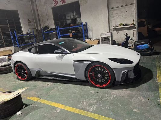 DB11 Aston Martin Widebody Kit Grüner Stoßfänger Lippenspalter