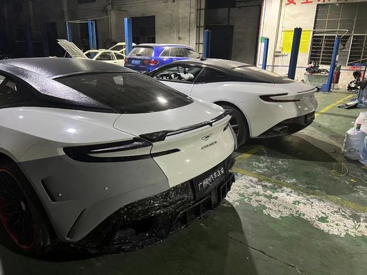 DB11 Aston Martin Widebody Kit Grüner Stoßfänger Lippenspalter