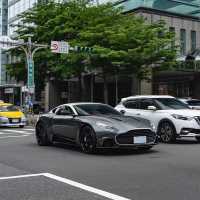 DB11 Aston Martin Body Kit, benutzerdefinierte Farbkappe aus Kohlenstofffaser-Motorkapsel 2017